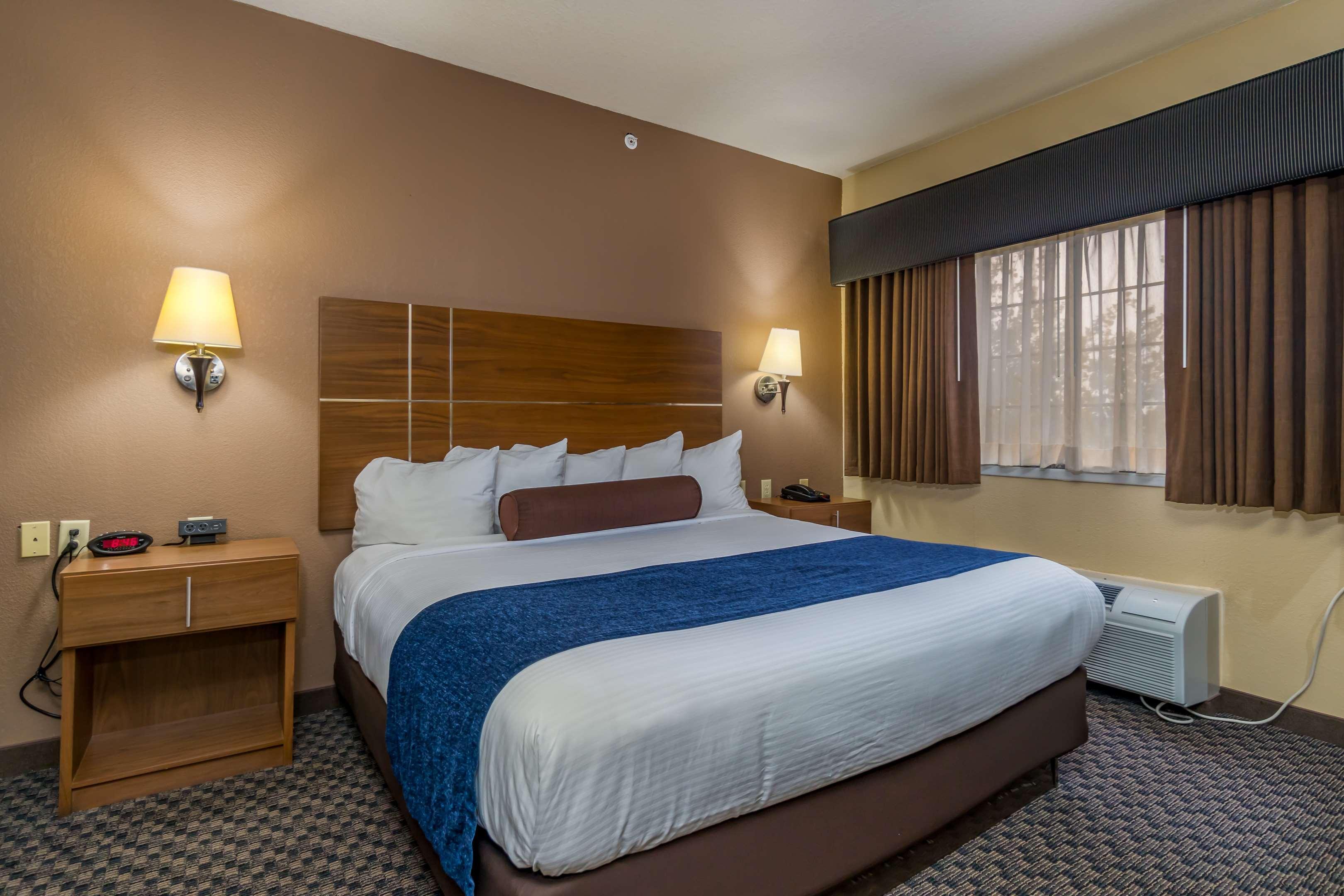 Best Western Plus Shamrock Inn & Suites Exterior photo