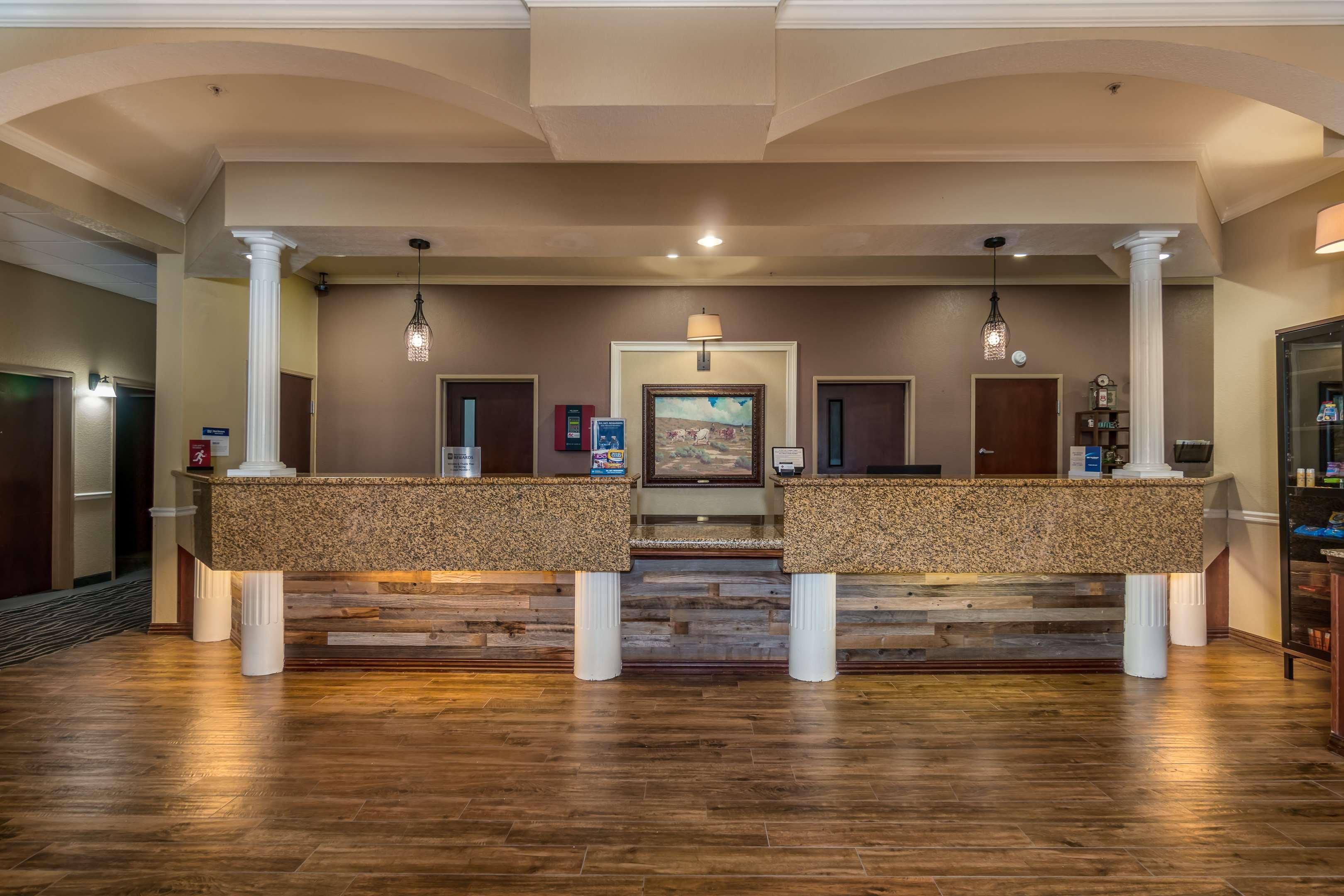 Best Western Plus Shamrock Inn & Suites Exterior photo