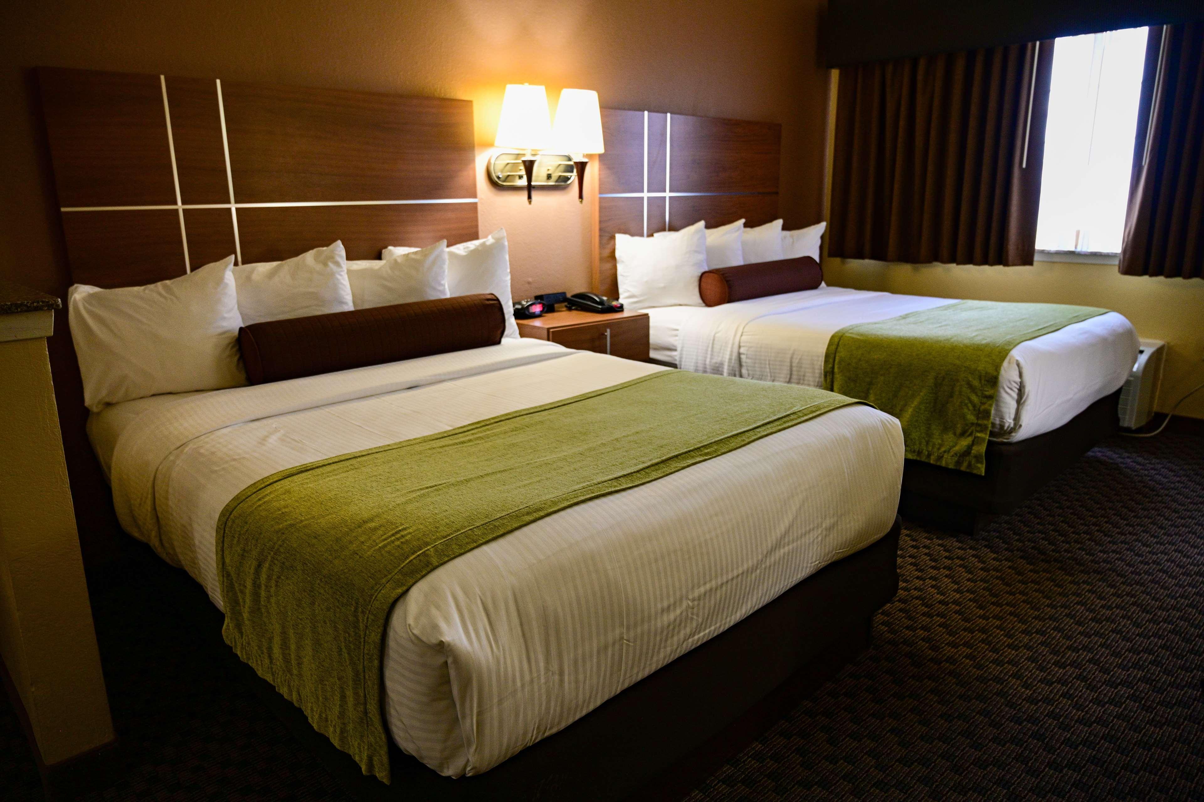 Best Western Plus Shamrock Inn & Suites Exterior photo